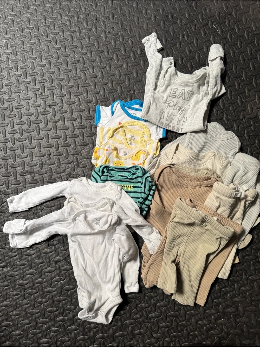 Mixed Newborn Onesies - used - newborn